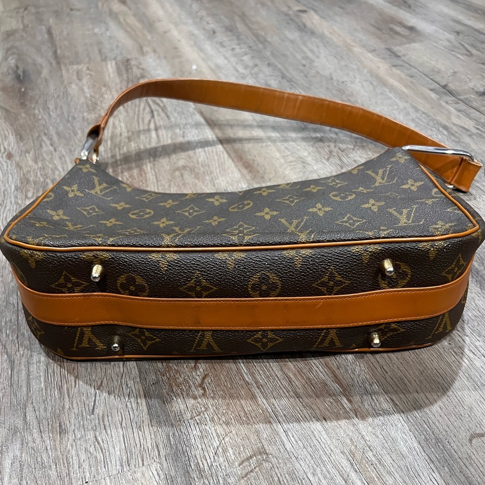 Authentic Louis Vuitton Monogram Shoulder Bag in Brown and Tan - Picture 9 of 15